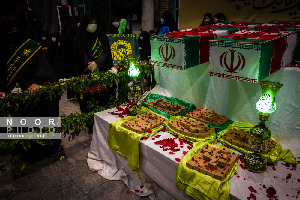 آئین تدفین دو شهید گمنام هشت سال دفاع مقدس در محوطه حیاط مسجد جامع فاطمیه تهران