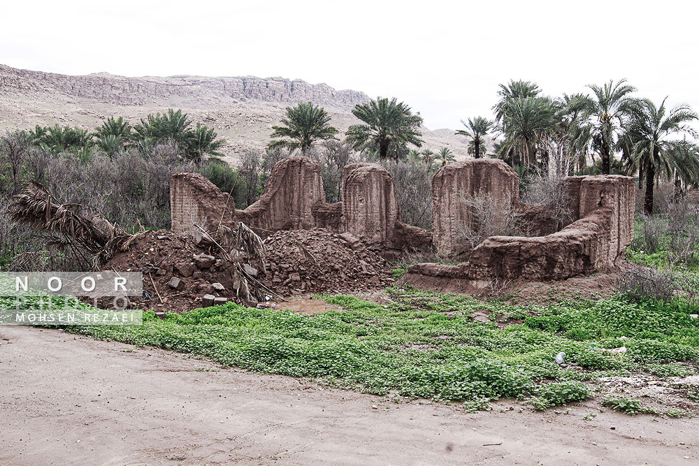 منازل مسکونی متروکه در روستاهای اطراف کرمان که بر اثر خشکسالی بوجود آمده است.