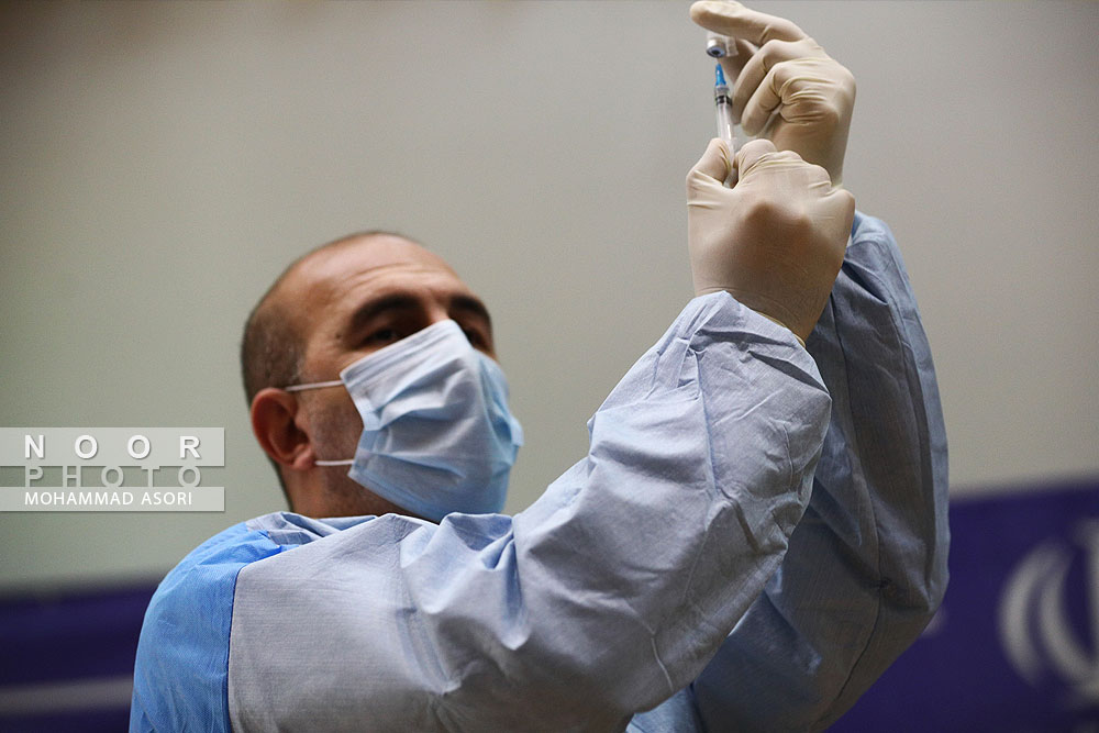  تزریق واکسن اسپوتنیک روسی در بیمارستان امام خمینی (ره) تهران