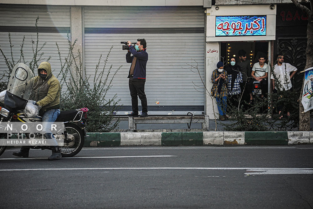 حضور تصویربرداران صداو سیما در محل برگزاری راهپیمایی 22 بهمن در خیابان انقلاب
