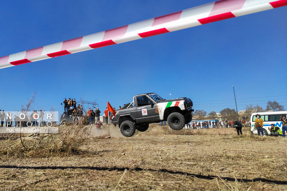 برگزاری مسابقه اتومبیلرانی چندجانبه آفرود در منطقه مینو قزوین