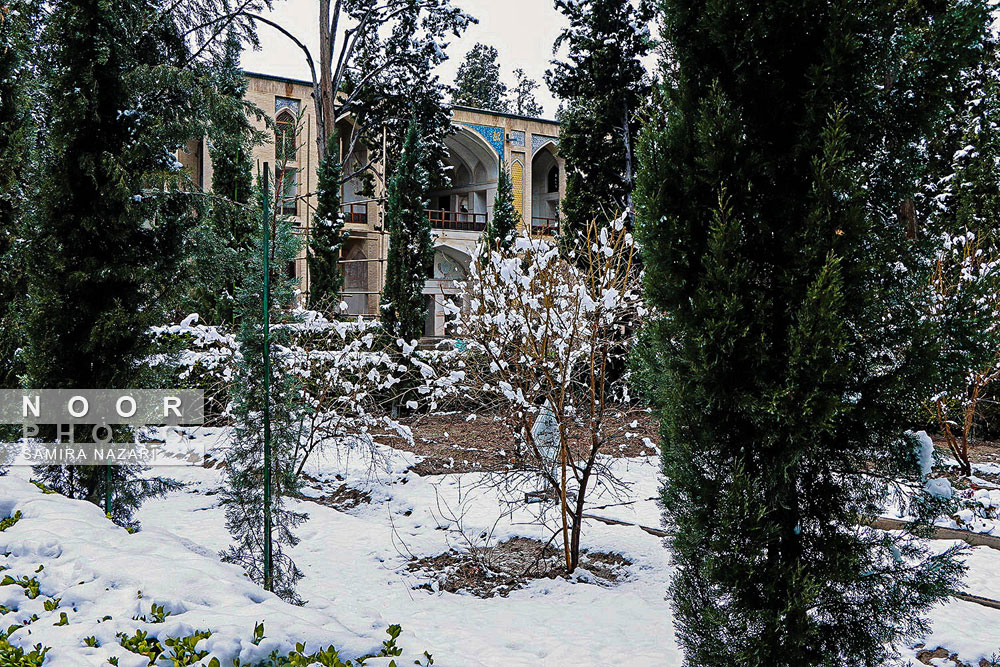 اولین برف زمستان 99 در باغ فین کاشان
