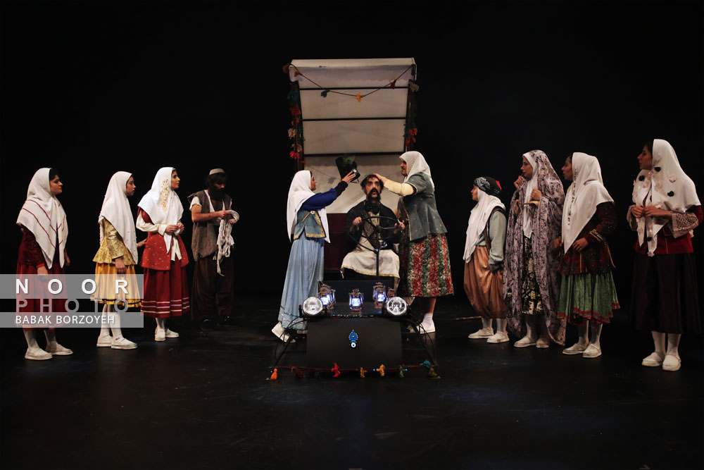 اجرای نمایش اتول سورون