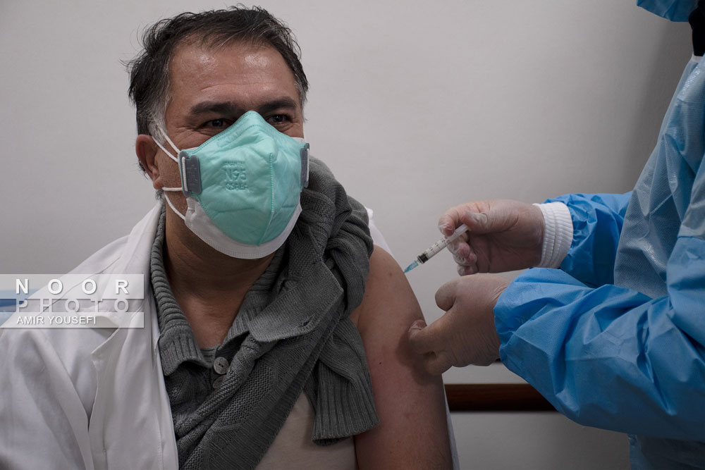 تزریق واکسن کرونا به کادر درمانی بیمارستان ثامن الائمه چناران