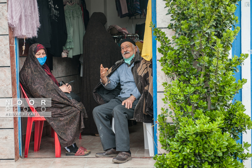 زوج فروشنده لباس در روستای کفشگیری گرگان