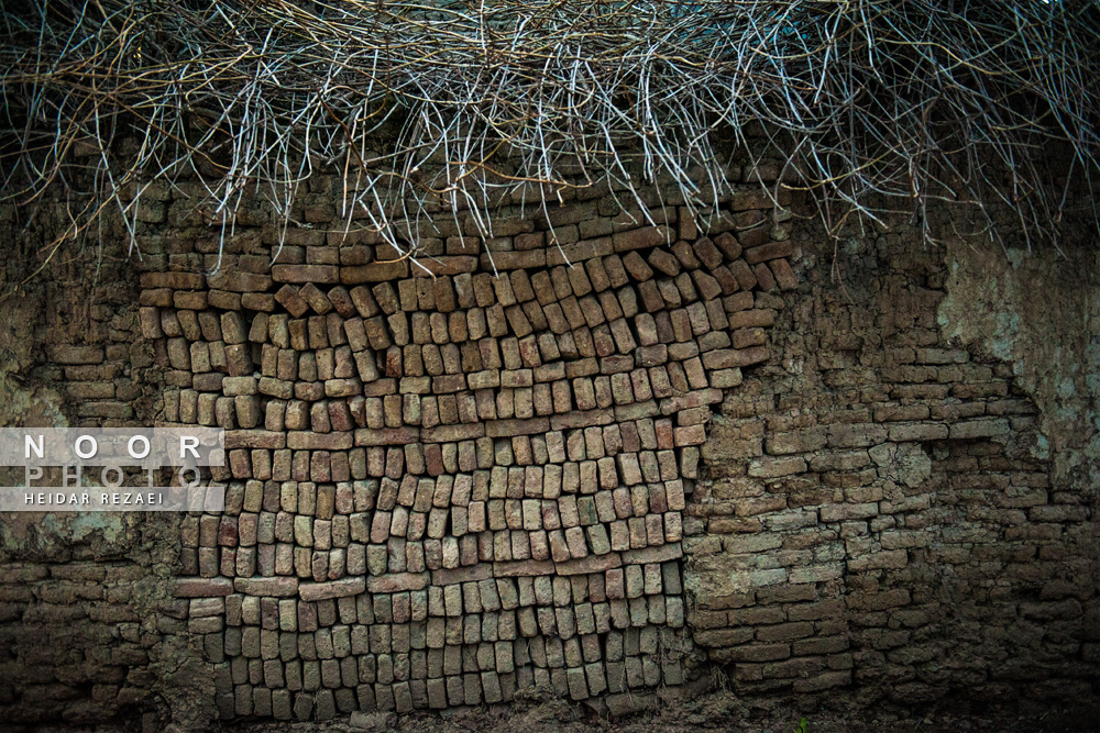 قسمتی از دیوار فرسوده و قدیمی از بافت تاریخی روستای کفشگیری گرگان