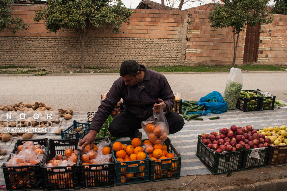 فروش میوه در دوشنبه بازار روستای کفشگیری گرگان