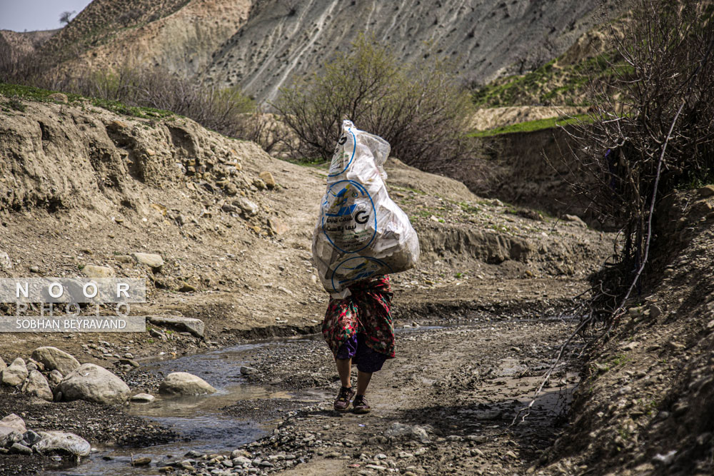 زندگی کودکان زباله گرد و فقیر در روستای پست دره شهر مراوه تپه استان گلستان