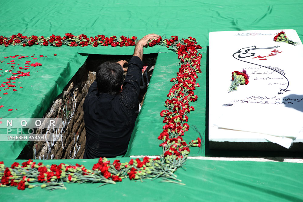 مراسم تشییع و تدفین دو شهید گمنام در تهران