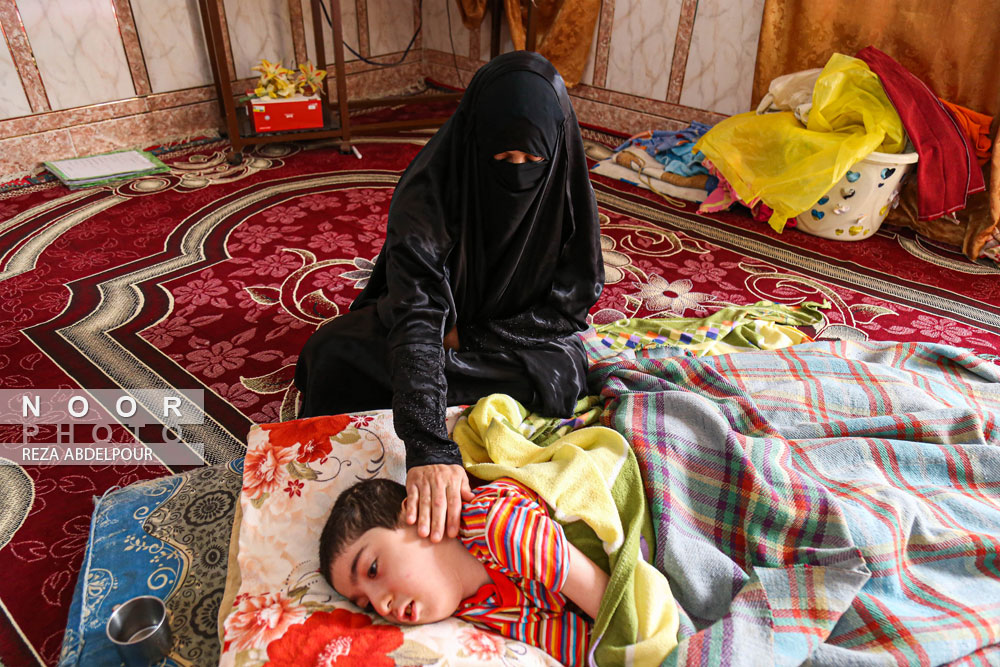 زندگی خانواده های دومعلول در مناطق محروم خوزستان