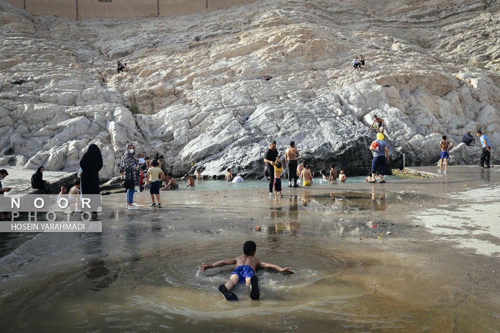 شنا کودکان در چشمه علی شهر ری