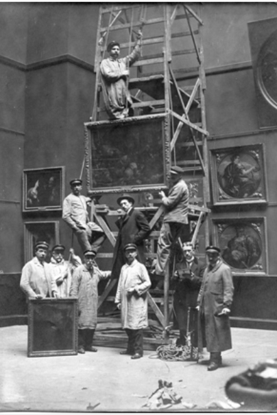 کارگران موزه قدیمی