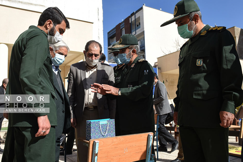 اهدای تبلت به دانش آموزان بازمانده از تحصیل (پویش توکاد) استان فارس‎