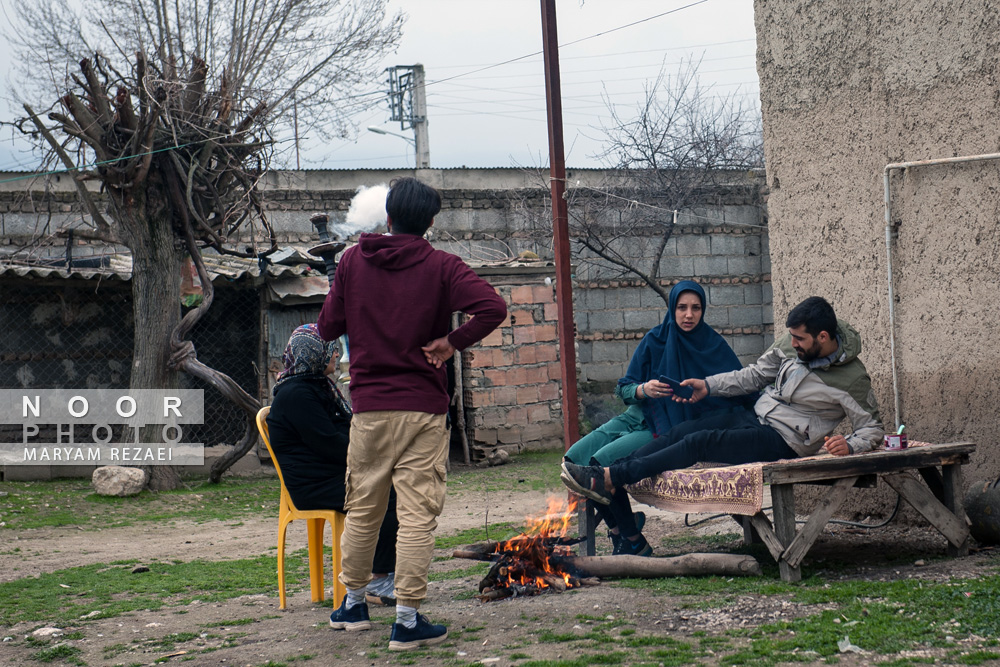 دورهمی جوانان شهری که مهمان اقوام در روستای کفشگیری گرگان هستند