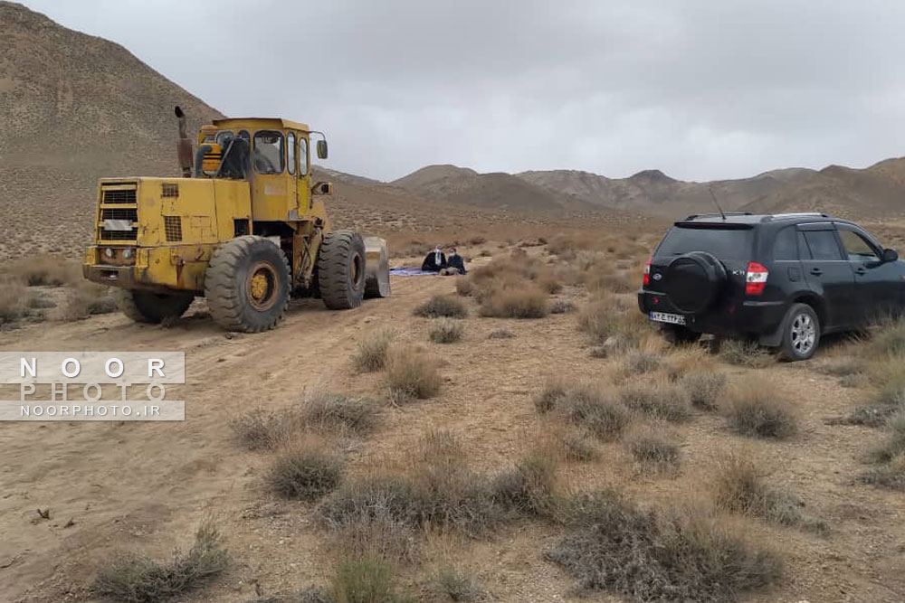 تجمع اعتراض آمیز مردم روستاهای زمان آباد نائین مقابل مدیریت اجرایی معدن سنگ