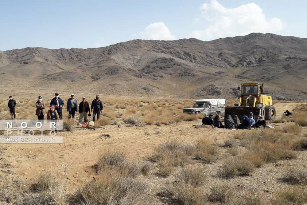 تجمع اعتراض آمیز مردم روستاهای زمان آباد نائین مقابل مدیریت اجرایی معدن سنگ