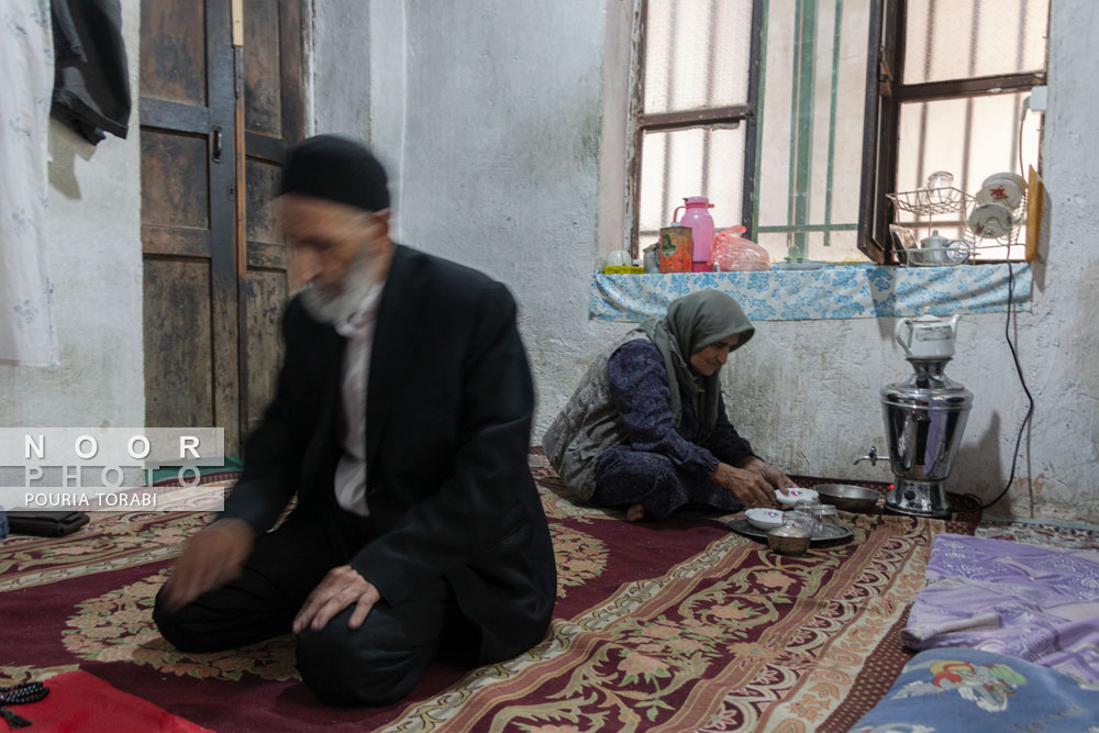 نماز اول وقت او ترک نمیشود ، همچنین او از راه نماز و روزه ی استجاره ای کسب درآمد میکند . و به گفته خودش در سال حداقل 8 ماه را روزه میگیرد .