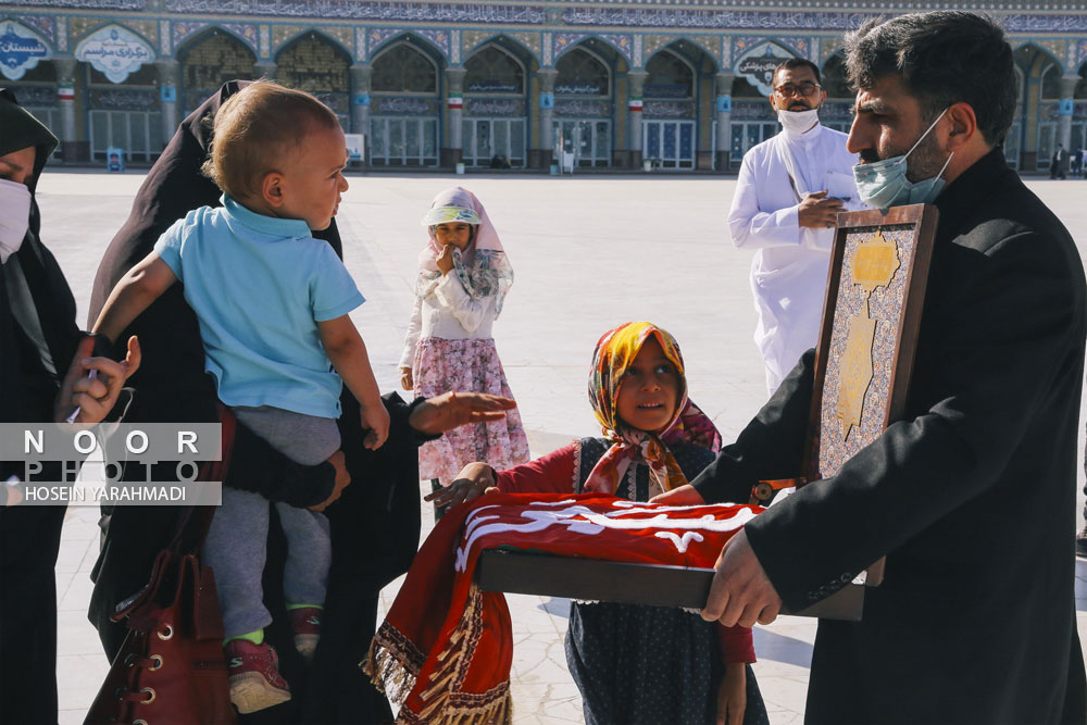 آیین شست و شوی گنبد و تعویض پرچم مسجد جمکران