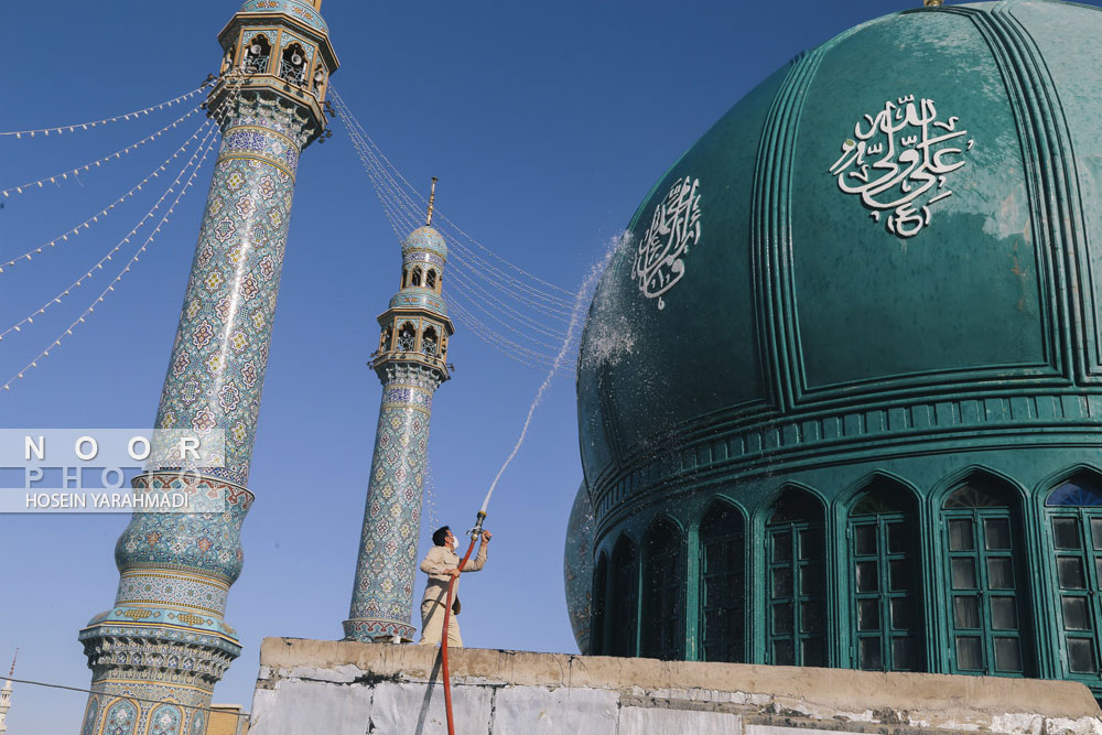 آیین شست و شوی گنبد و تعویض پرچم مسجد جمکران